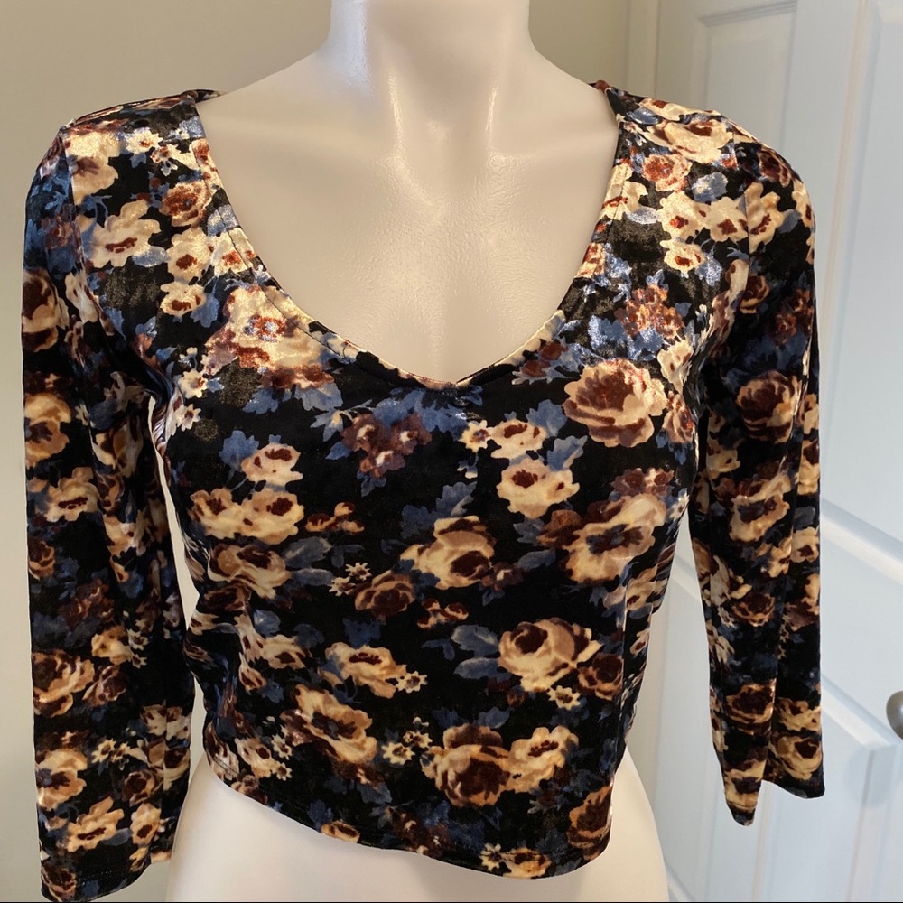 💖Forever 21 velvet belly shirt